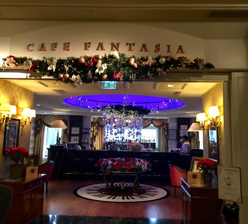 Il Disneyland Hotel. Dormire a Disneyland Paris. Il Disneyland Hotel. Dormire a Disneyland Paris.