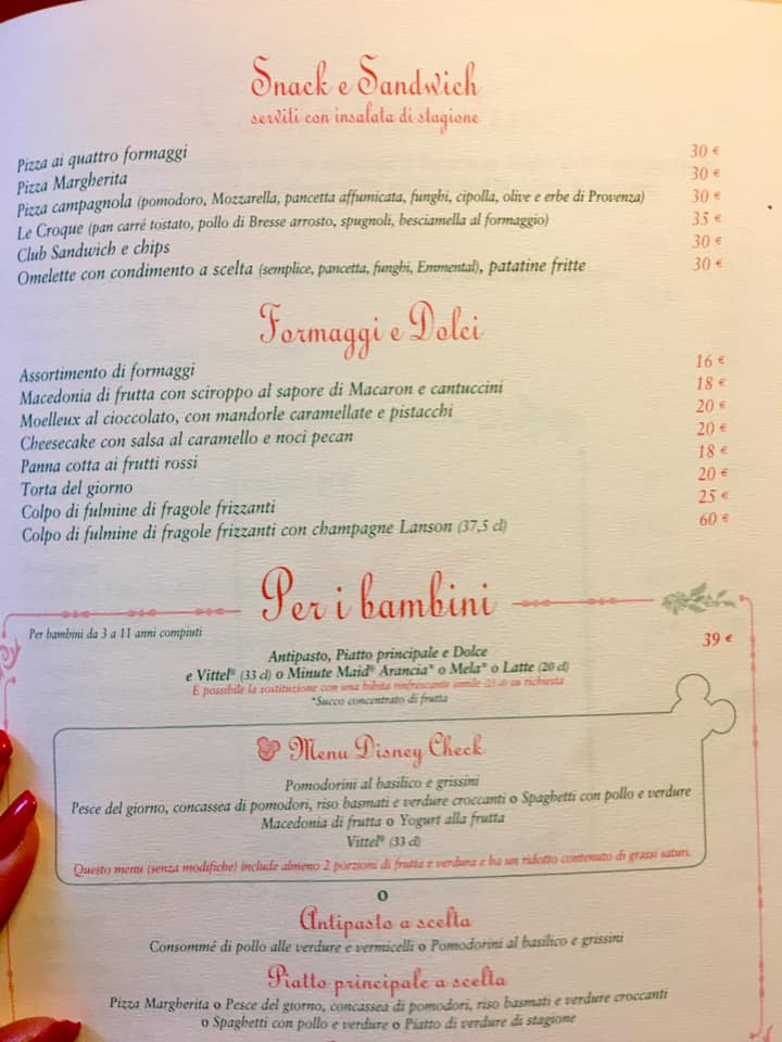 Il Disneyland Hotel. Dormire a Disneyland Paris. Il Disneyland Hotel. Dormire a Disneyland Paris.