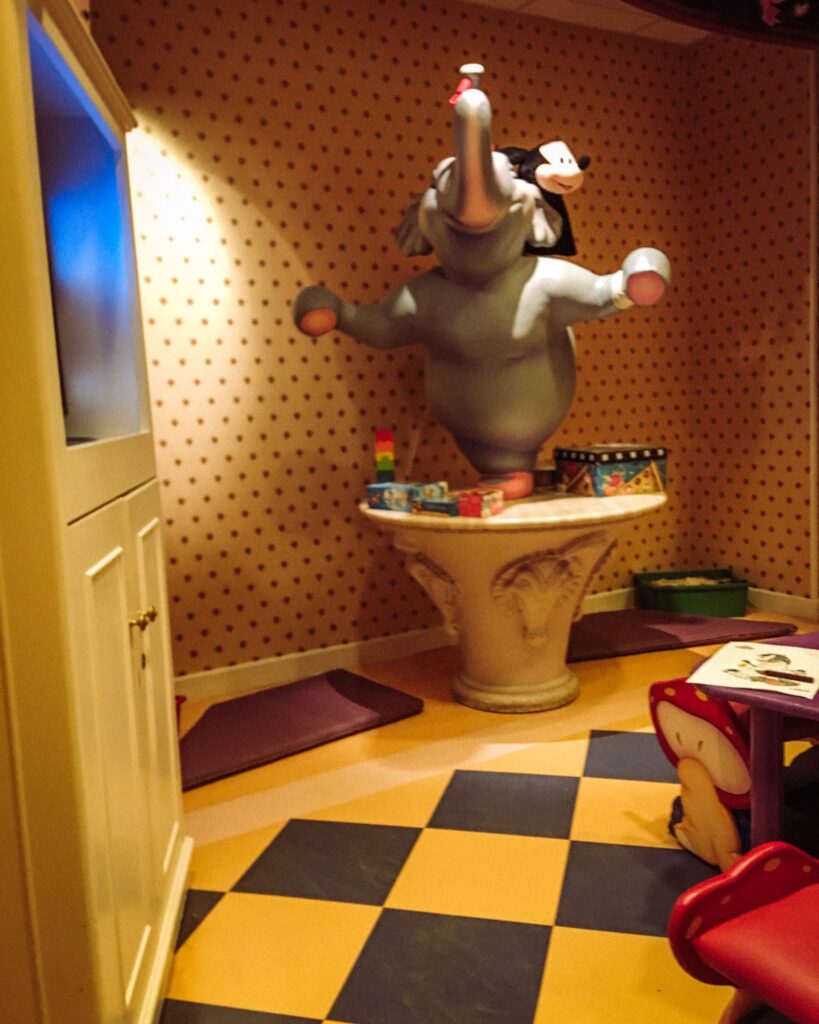 Disneyland Hotel, dove dormire nel parco divertimenti di Parigi