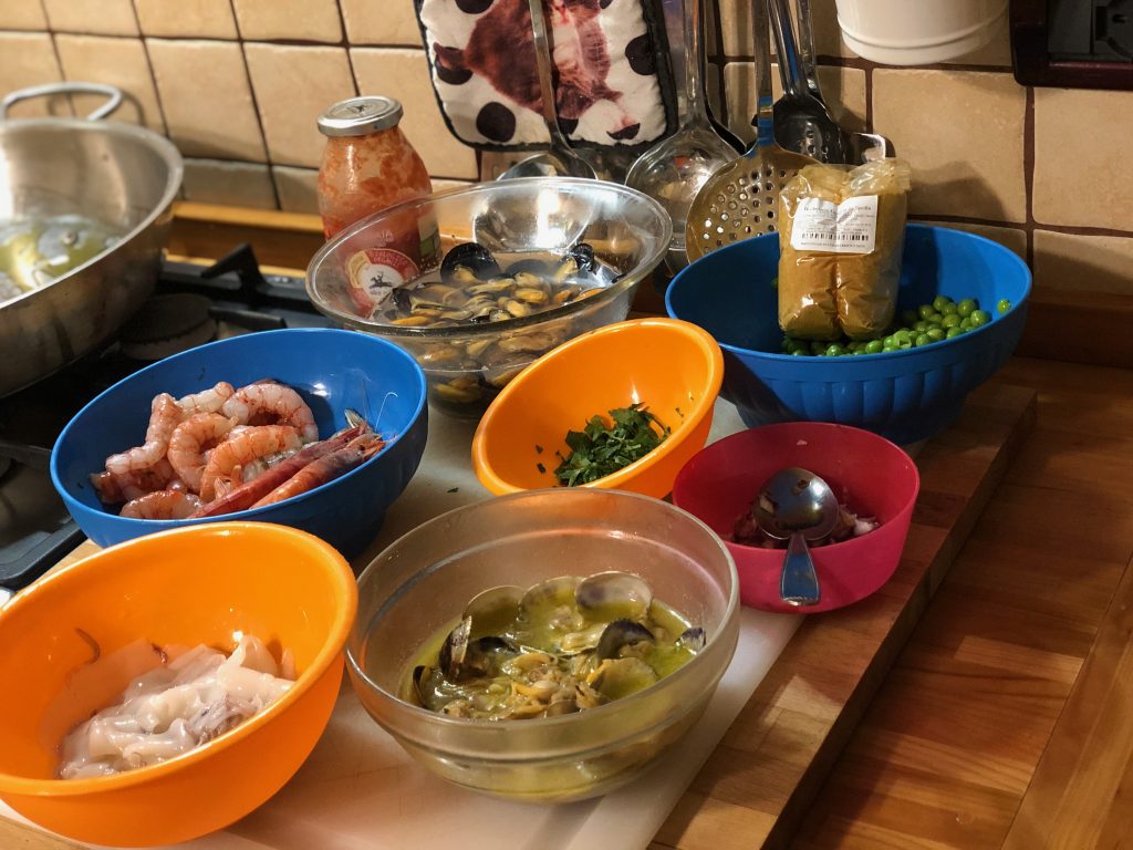 La paella. Ricette dal mondo da fare a casa. La paella. Ricette dal mondo da fare a casa.