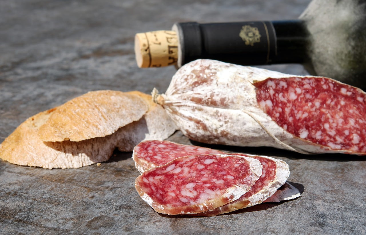 Ti porto in un viaggio gastronomico in Toscana, alla scoperta dei suoi piatti tipici locali più famosi.
