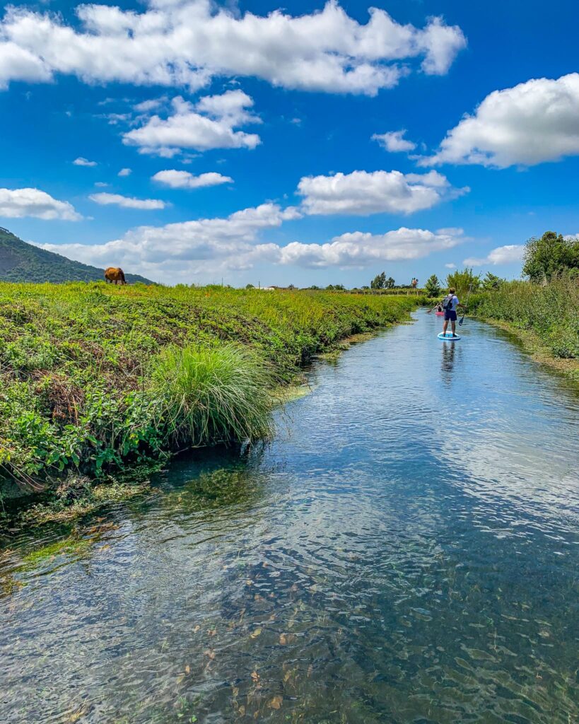 Sul fiume Cavata in Sup e in canoa