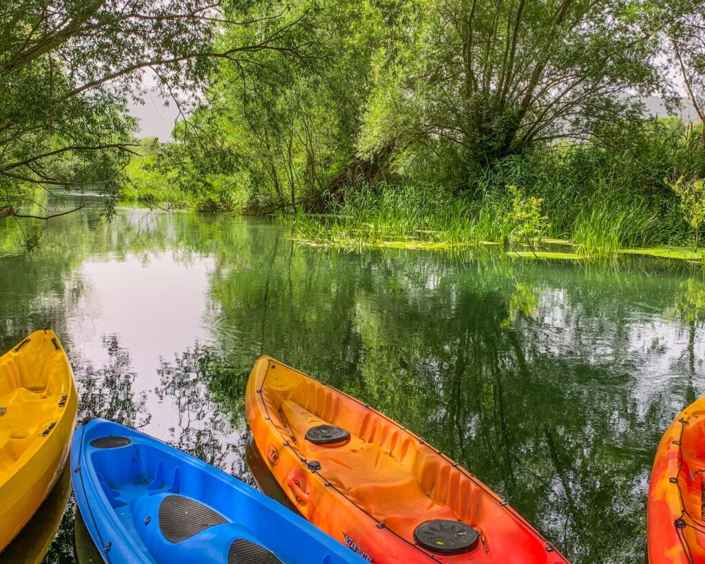 Fiume Tirino in canoa con i bambini