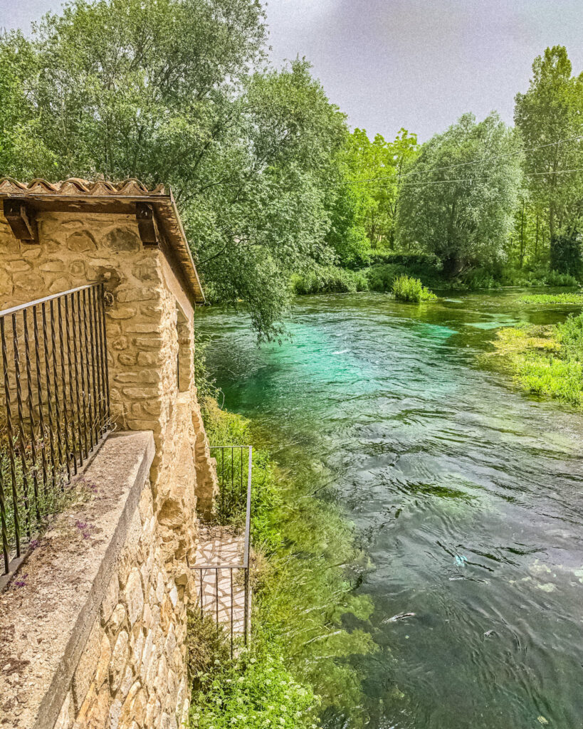 In canoa sul fiume Tirino con i bambini
