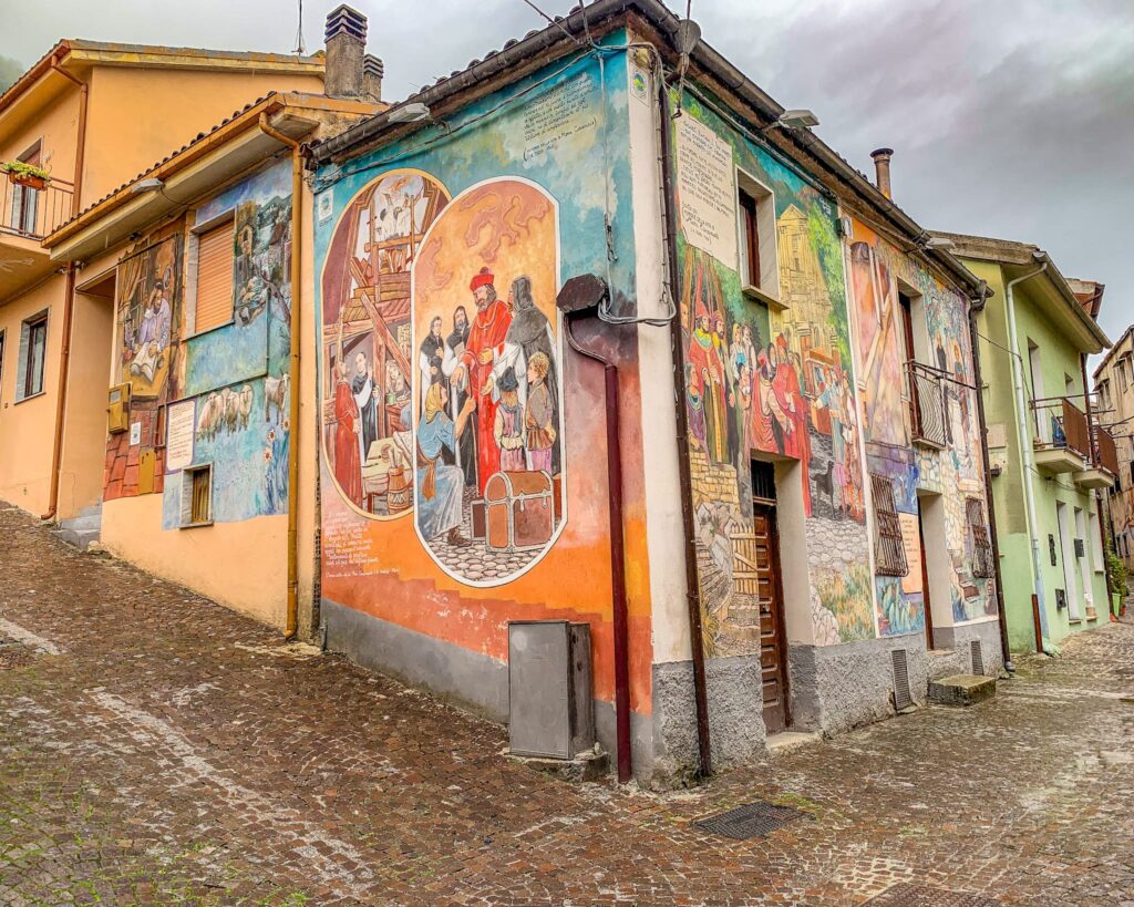 Sant'Angelo le Fratte. 5 cose da vedere nel borgo dei murales della Basilicata