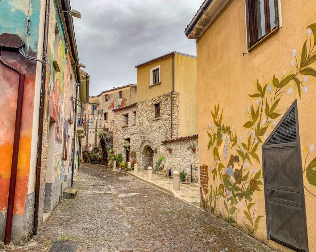 Sant'Angelo le Fratte. 5 cose da vedere nel borgo dei murales della Basilicata