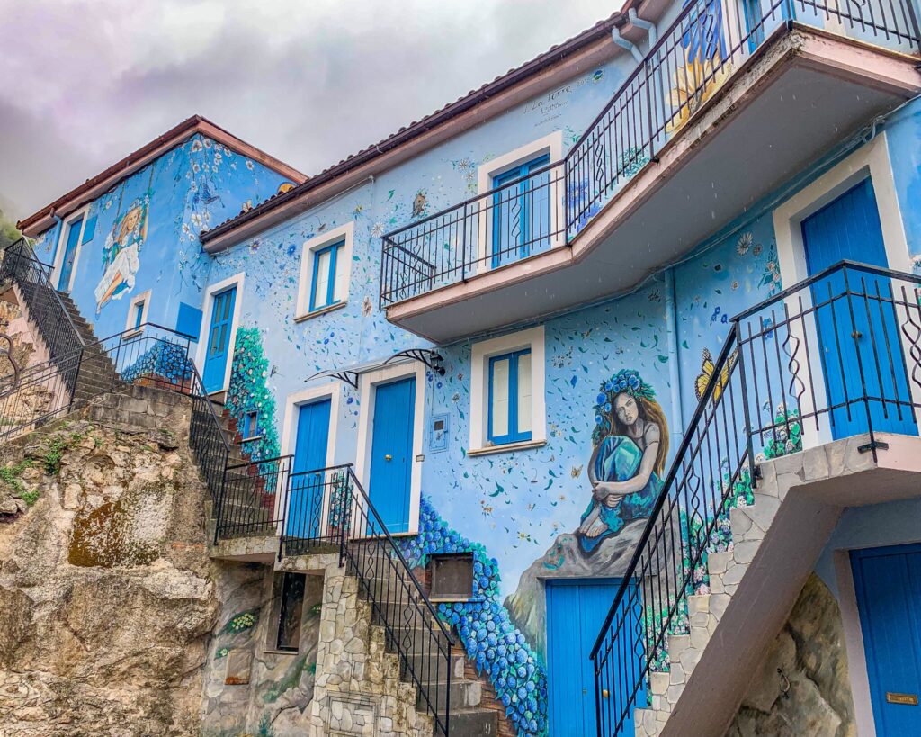 Sant'Angelo le Fratte. 5 cose da vedere nel borgo dei murales della Basilicata