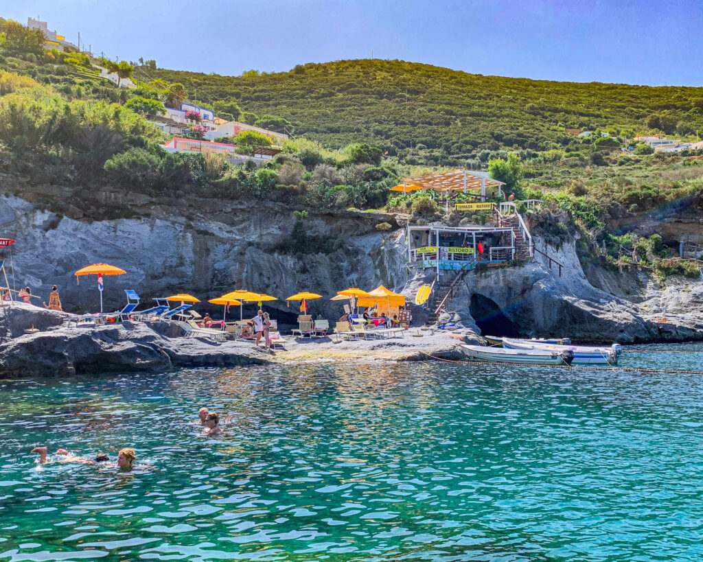 Le piscine naturali di Ponza. Viaggio nelle isole pontine. Le piscine naturali di Ponza. Viaggio nelle isole pontine.