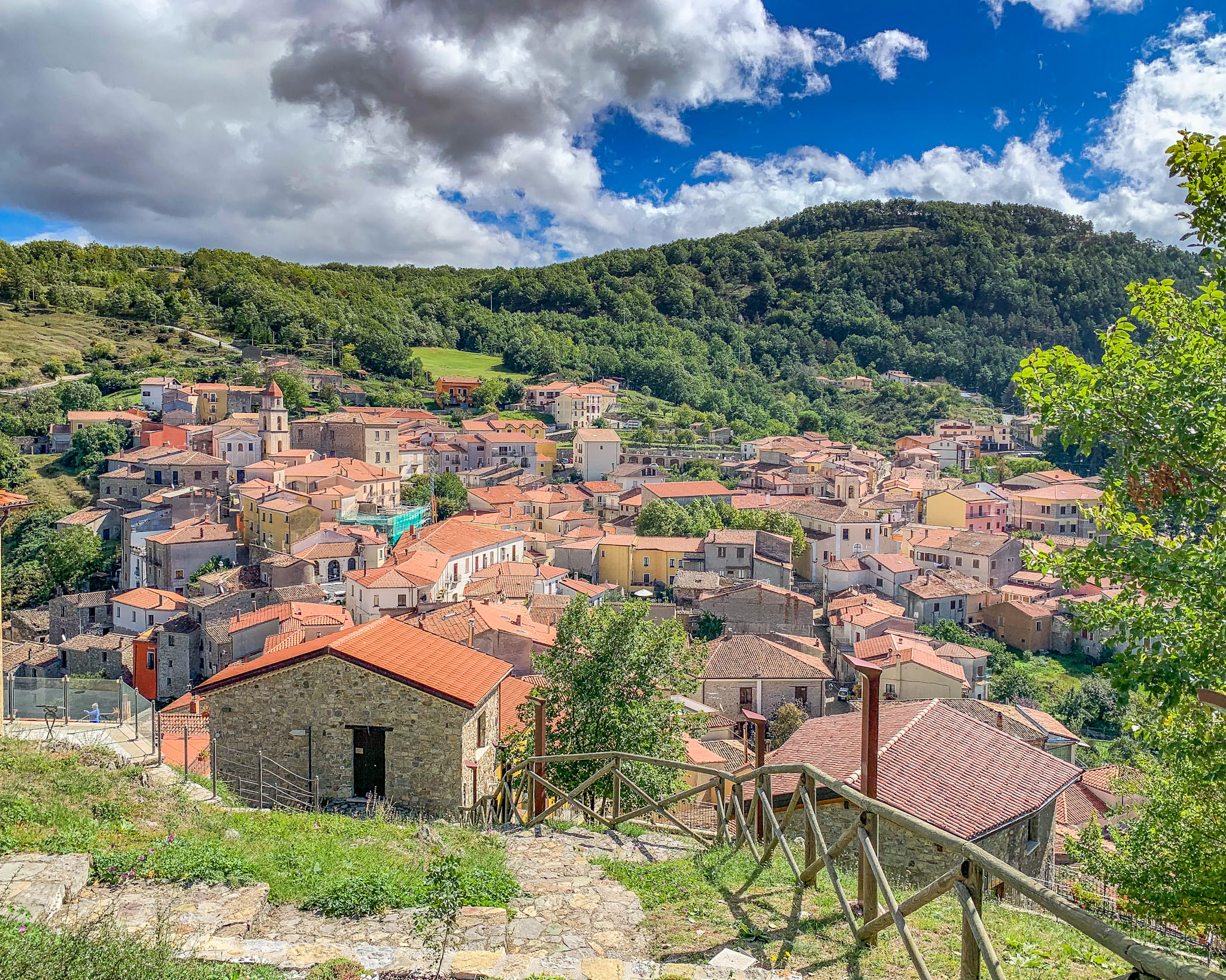 Sasso di Castalda. Nel borgo dei ponti tibetani con i bambini