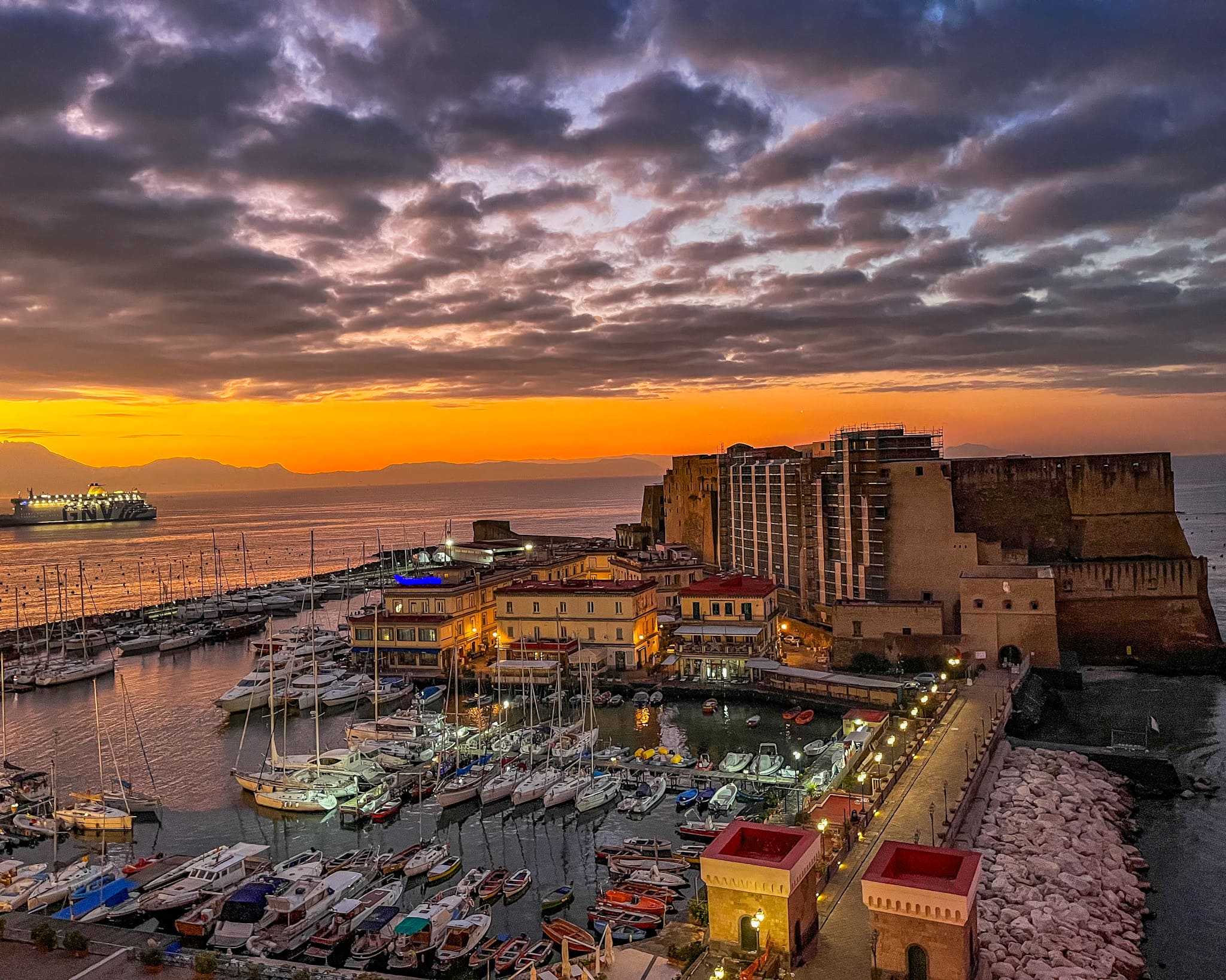 Borgo Marinari a Napoli, cosa vedere e cosa fare